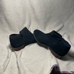 Elegant Navy Blue Suede Diba Ankle Boots size 7